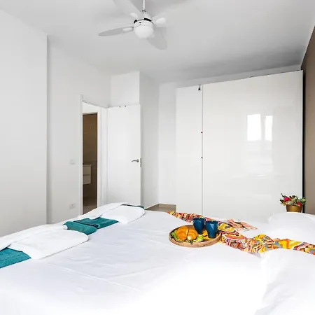 1413 Panoramic 1 Bedroom Apartment, Ocean View *